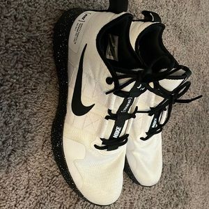 Men’s Nike white and black training shoe. Size 11